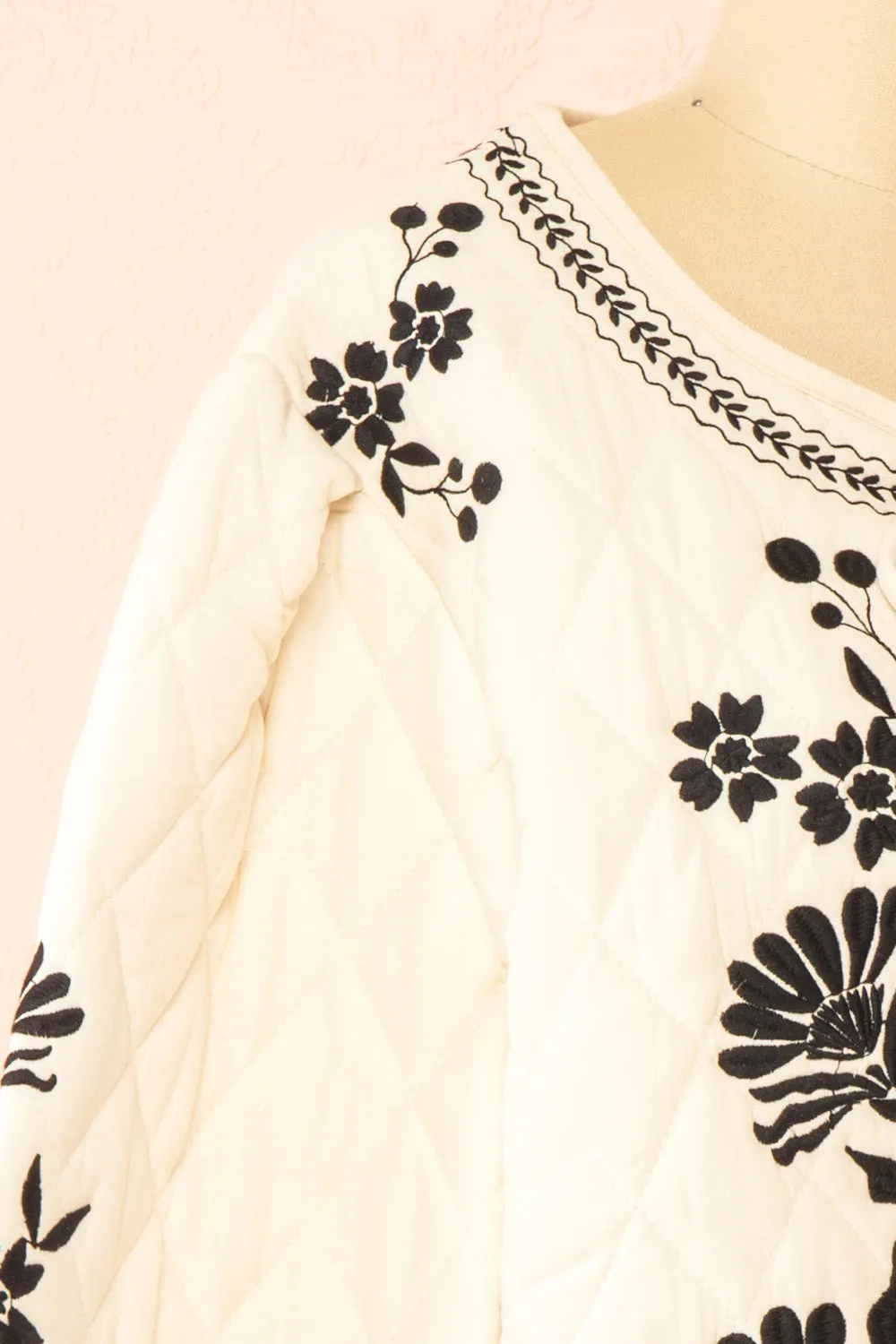 Esmeray | Floral Embroidered Beige Jacket