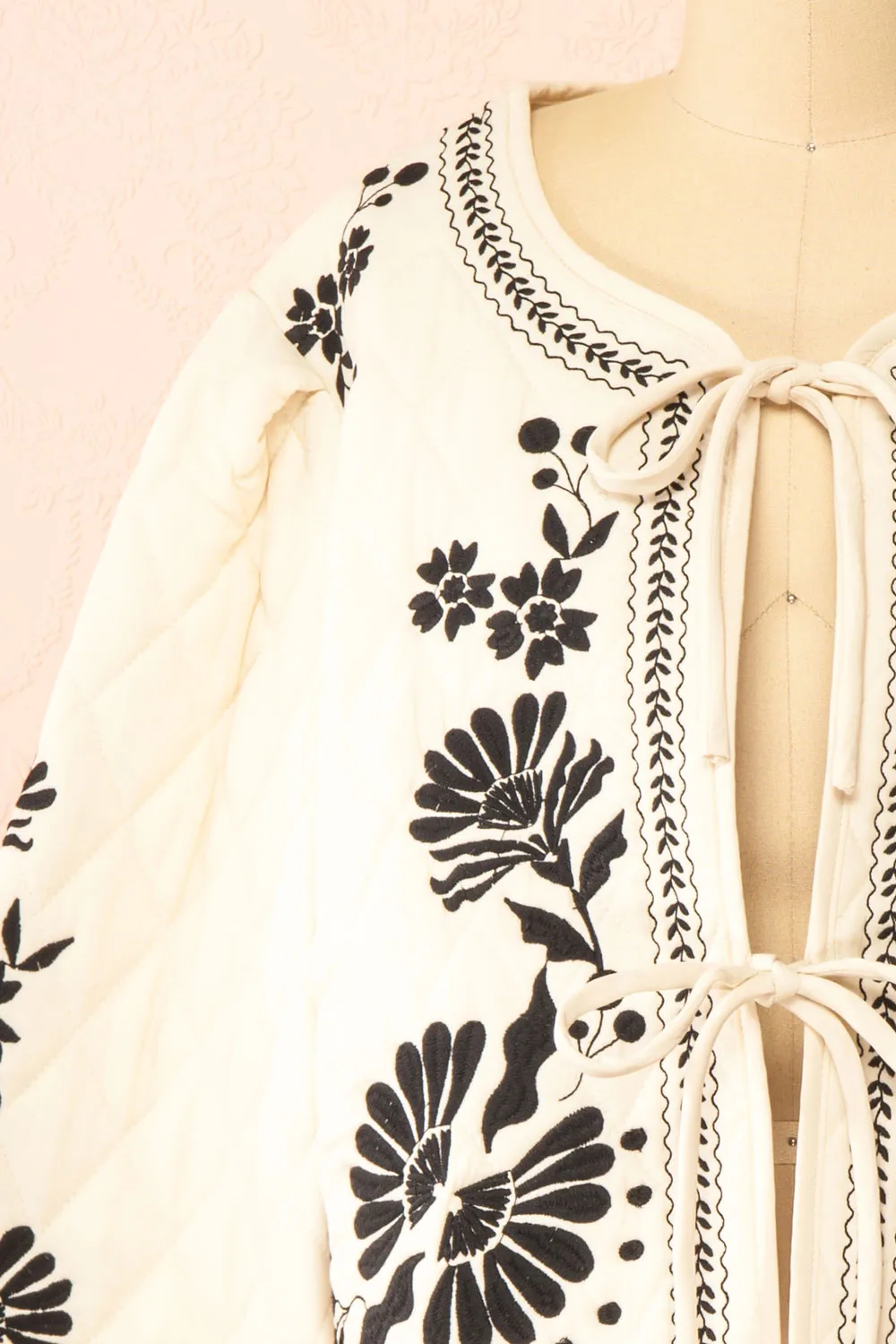 Esmeray | Floral Embroidered Beige Jacket