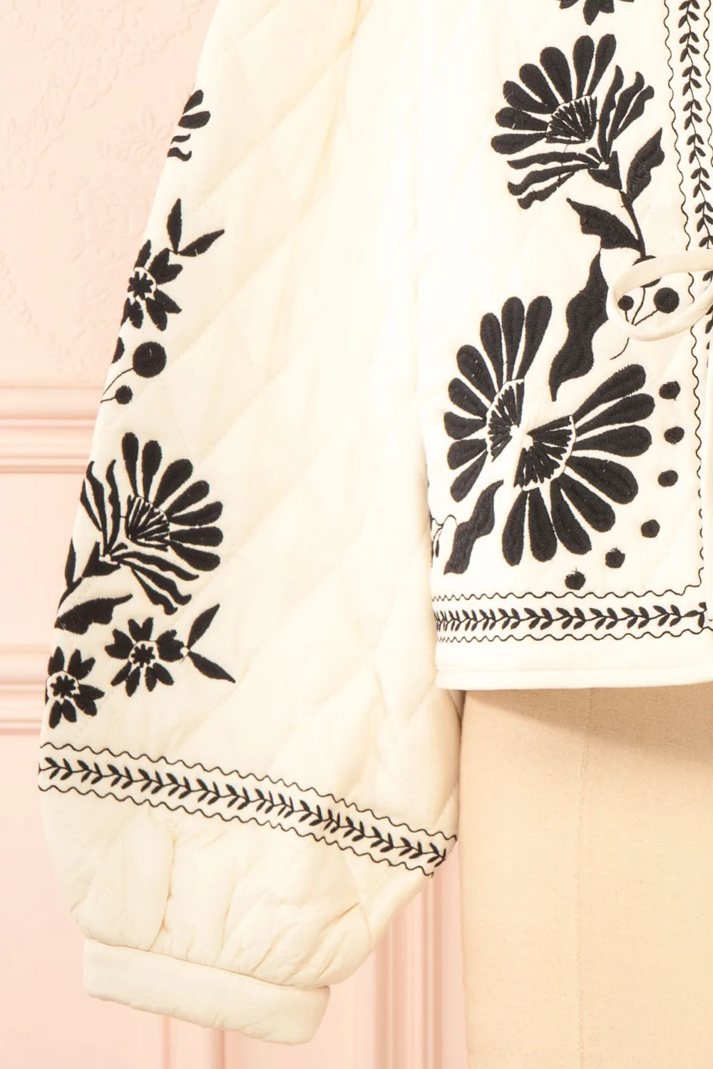 Esmeray | Floral Embroidered Beige Jacket