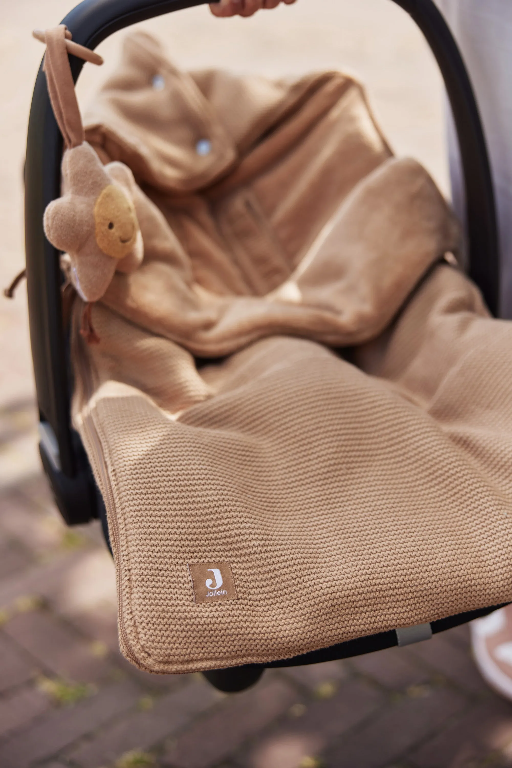 Jollein Footmuff Maxi Cosi 0  3/5 point belt | Basic Knit Biscuit