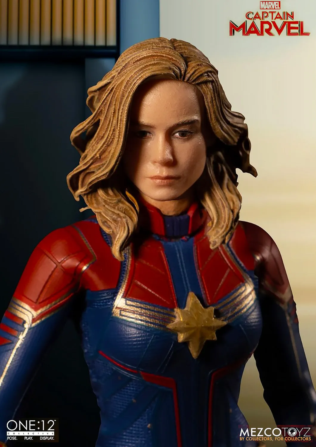 MEZCO TOYZ CAPTAIN MARVEL COLLECTIVE 1/12 SCALE - 76670