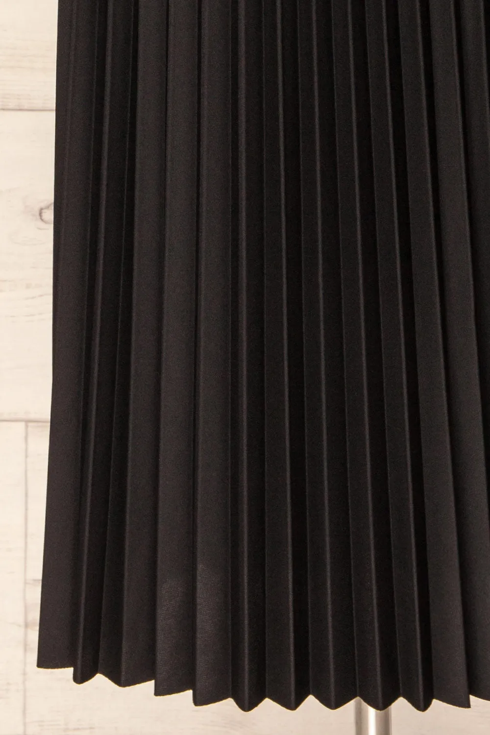 Vaduz Black | Pleated Maxi Skirt